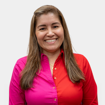 Foto tomada en primer plano donde aparece Sandra Milena Velazco situado en el centro.