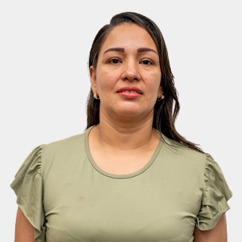 Foto tomada en primer plano donde aparece Yoleida Pabón Garces situado en el centro.
