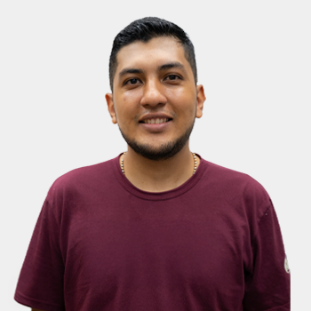 Foto tomada en primer plano donde aparece Farid Fernando Quintero situado en el centro.